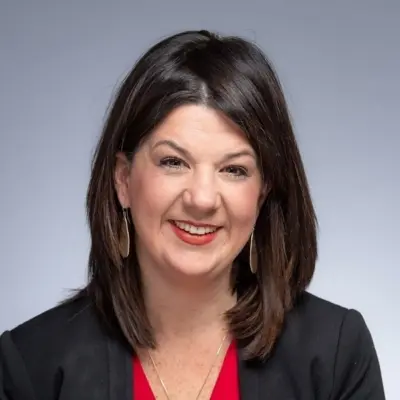 Headshot of Heather Reynolds