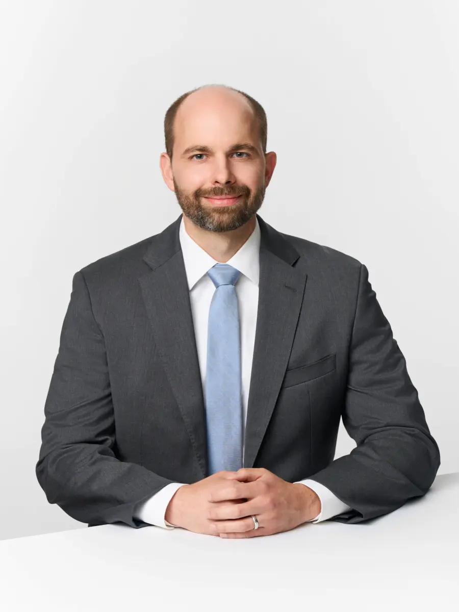 Headshot of Justin Lowe