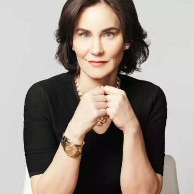 Headshot of Laura Arnold